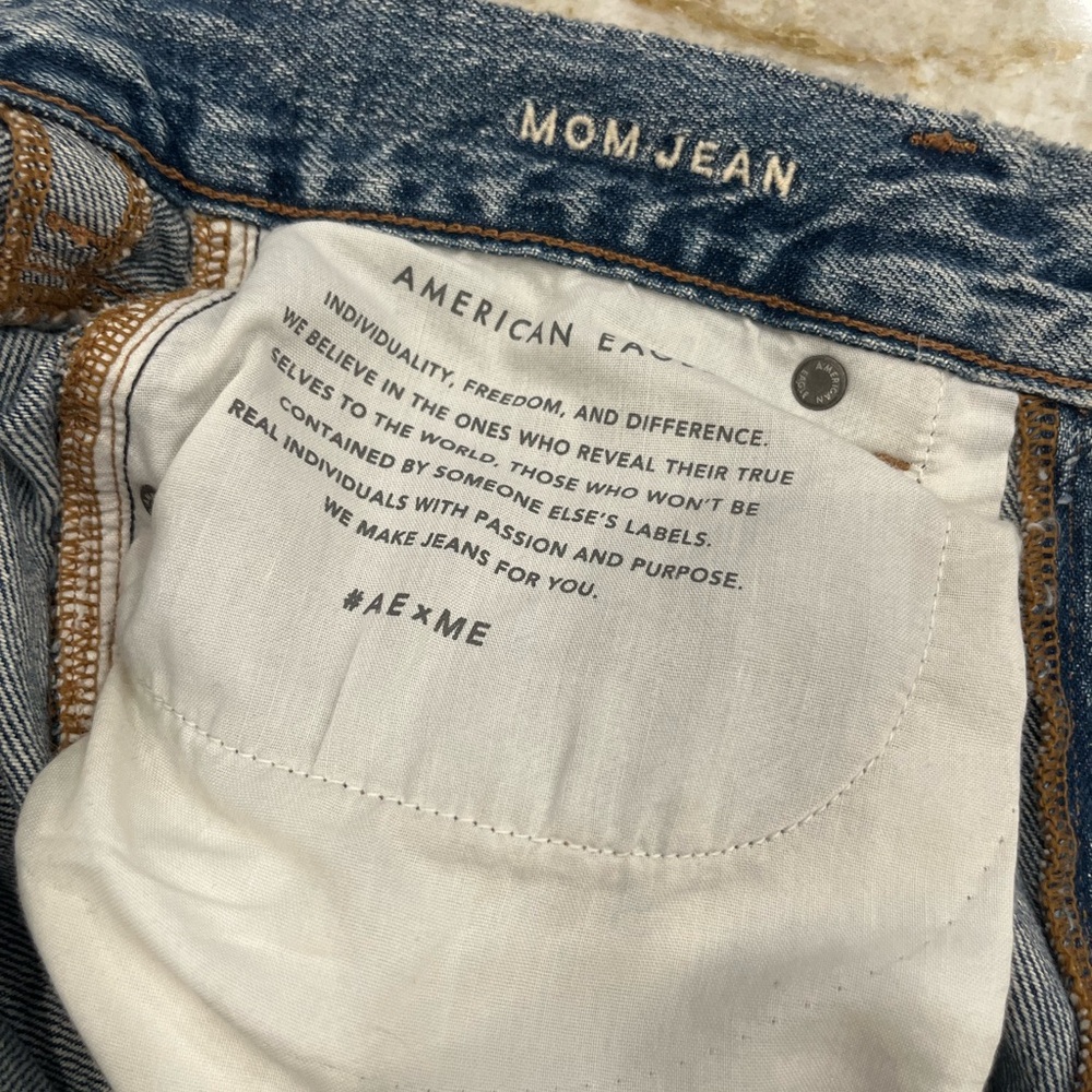 NEW American Eagle High Rise Mom Jeans Distressed Blown Out Blue 100% Cotton 2 - Picture 6 of 12